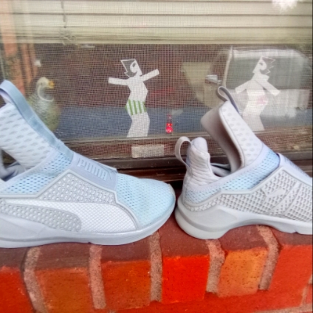 Puma Women's sz 6 M high top